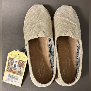 Toms Natural Linen Glimmer Slip-on Shoes Size Youth 6/Womens 8. New with tags.